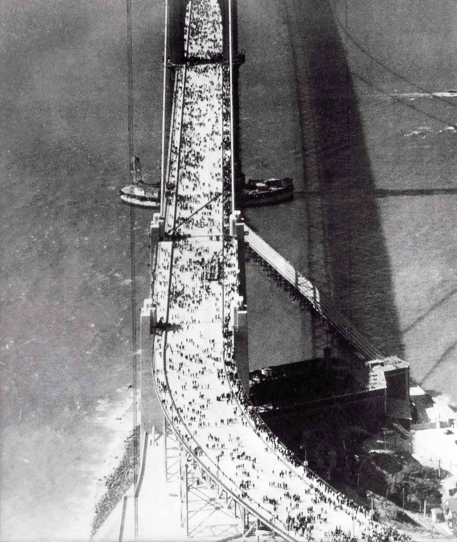 building golden gate bridge photographs