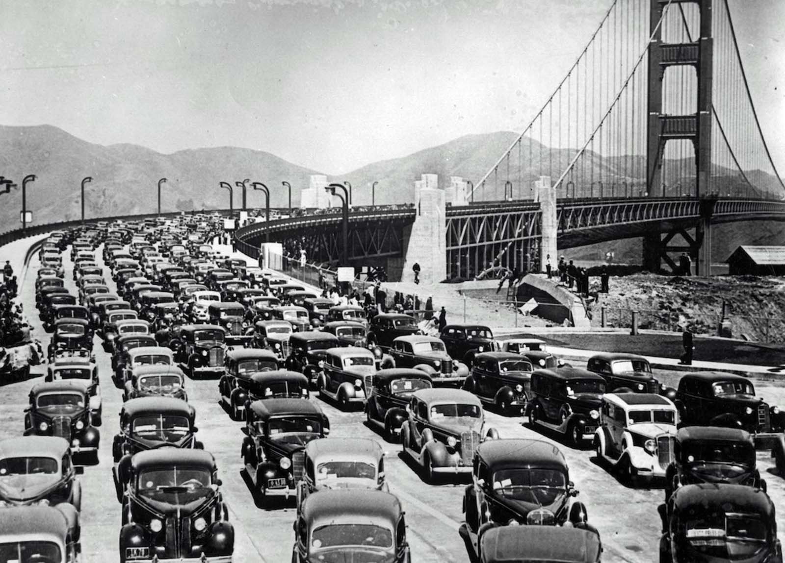 building golden gate bridge photographs