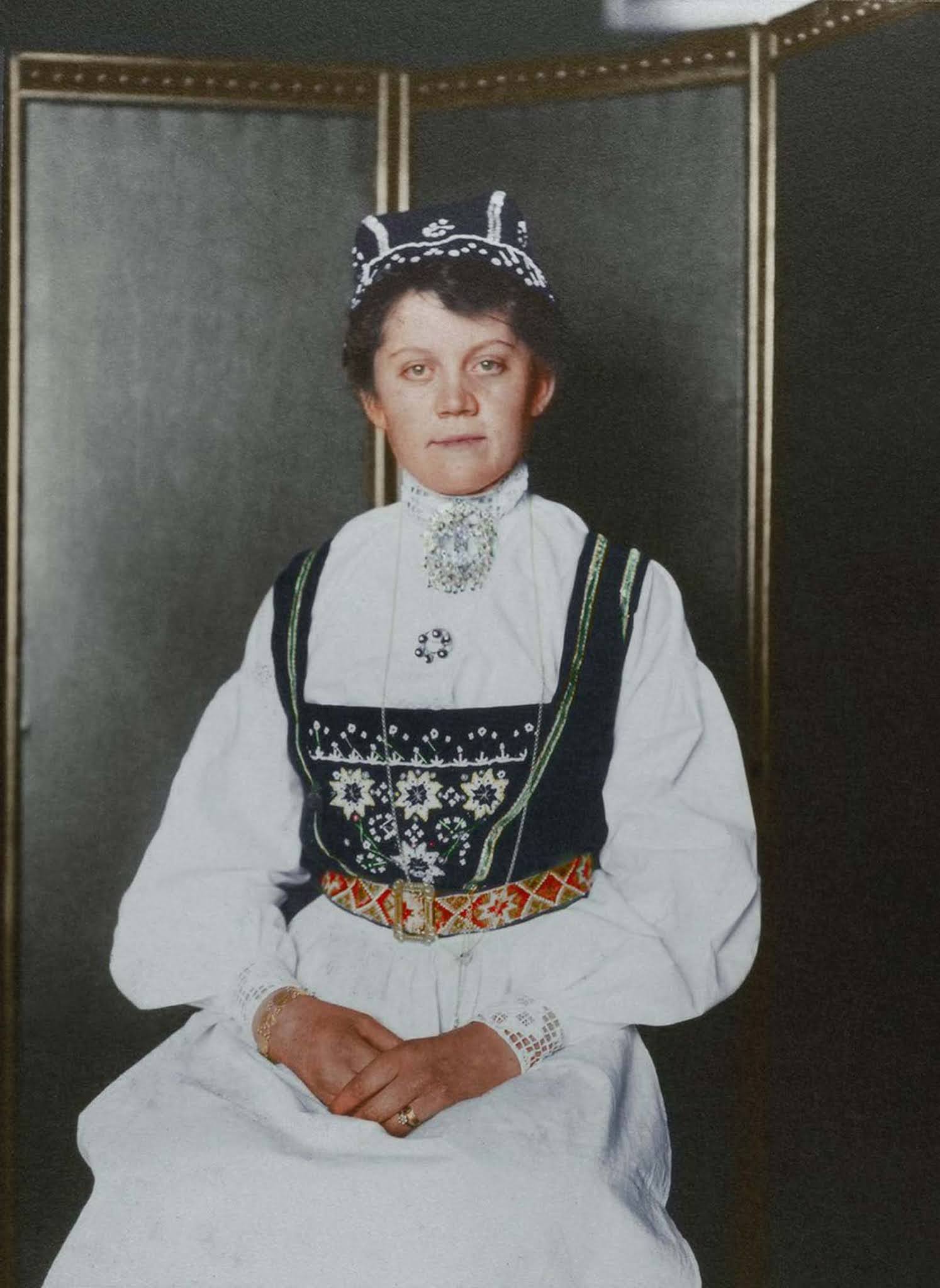 ellis islandi immigrants colorized