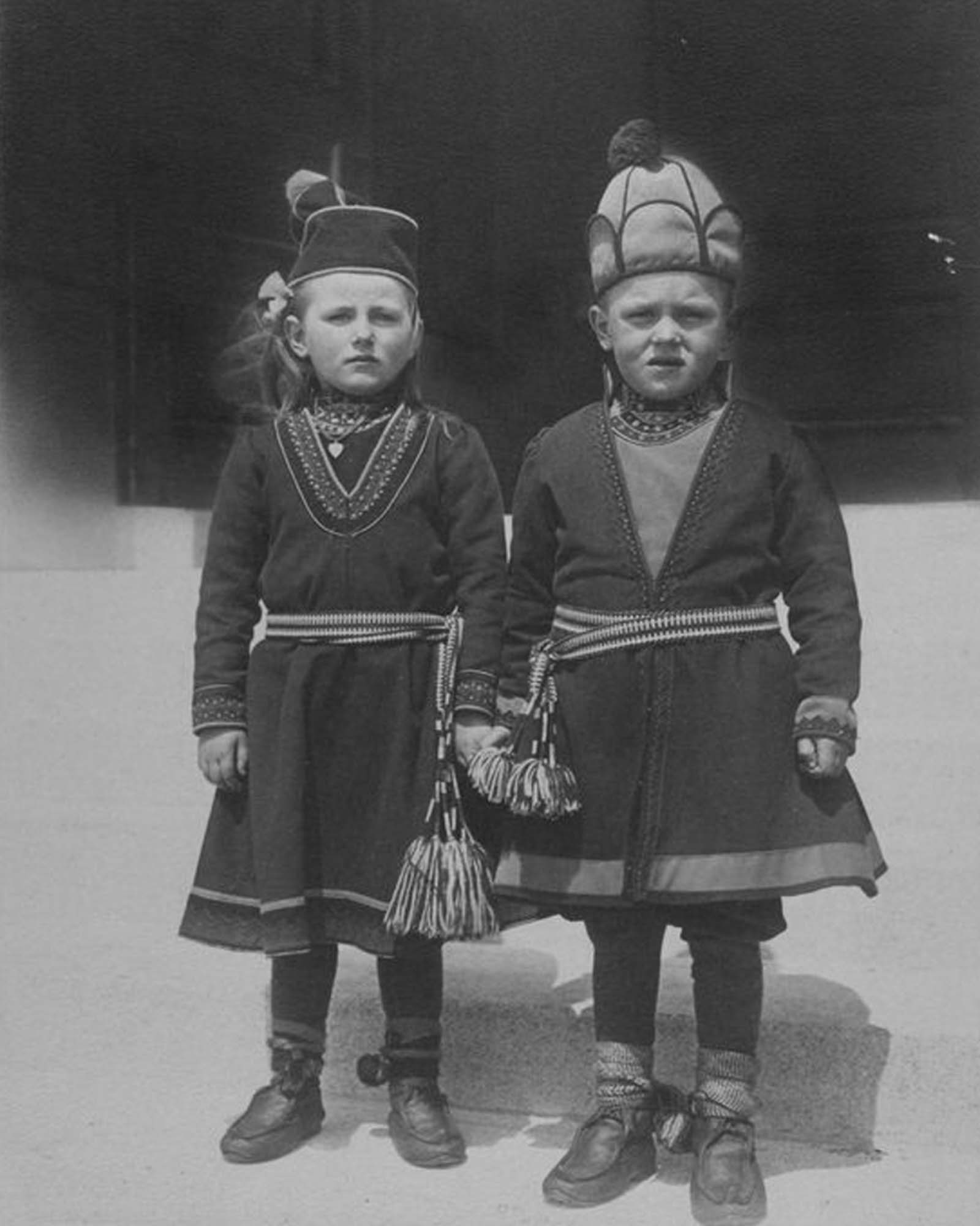 ellis islandi immigrants colorized