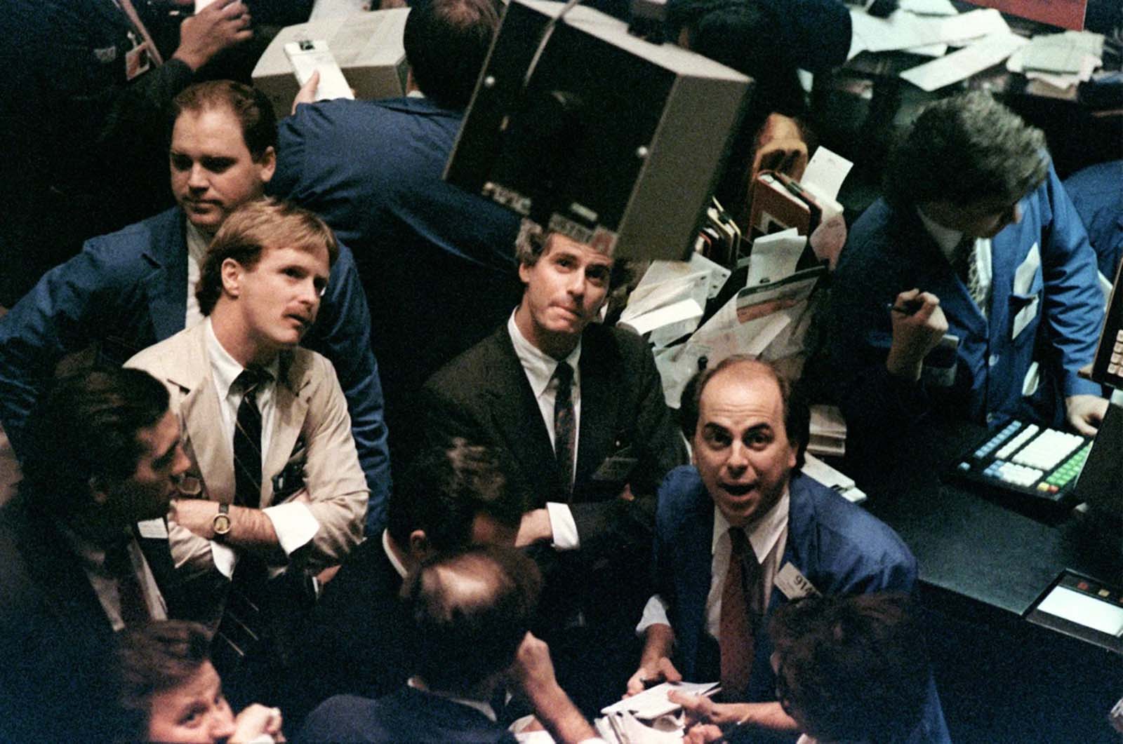 black Monday 1987 photographs