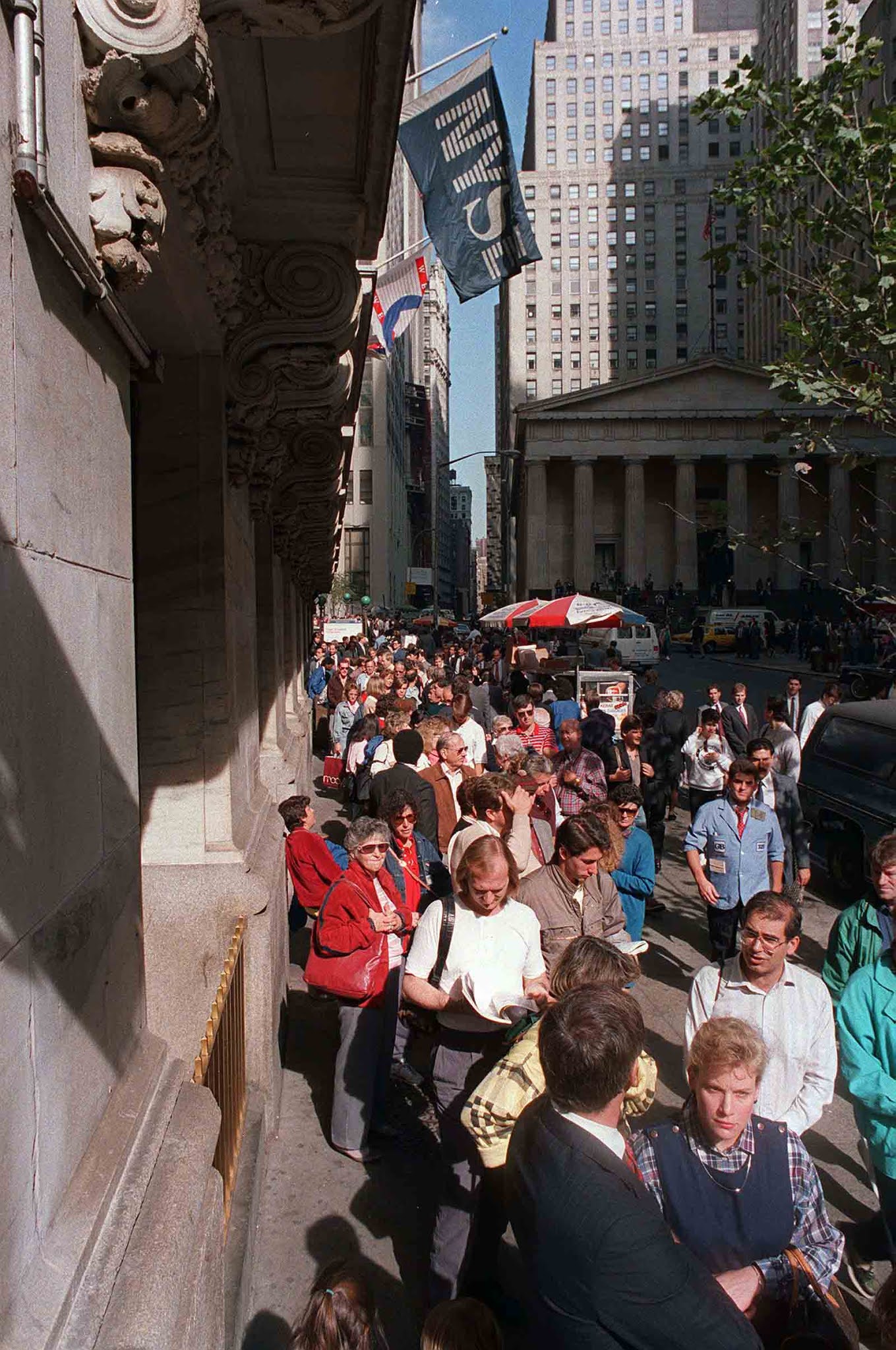 black Monday 1987 photographs