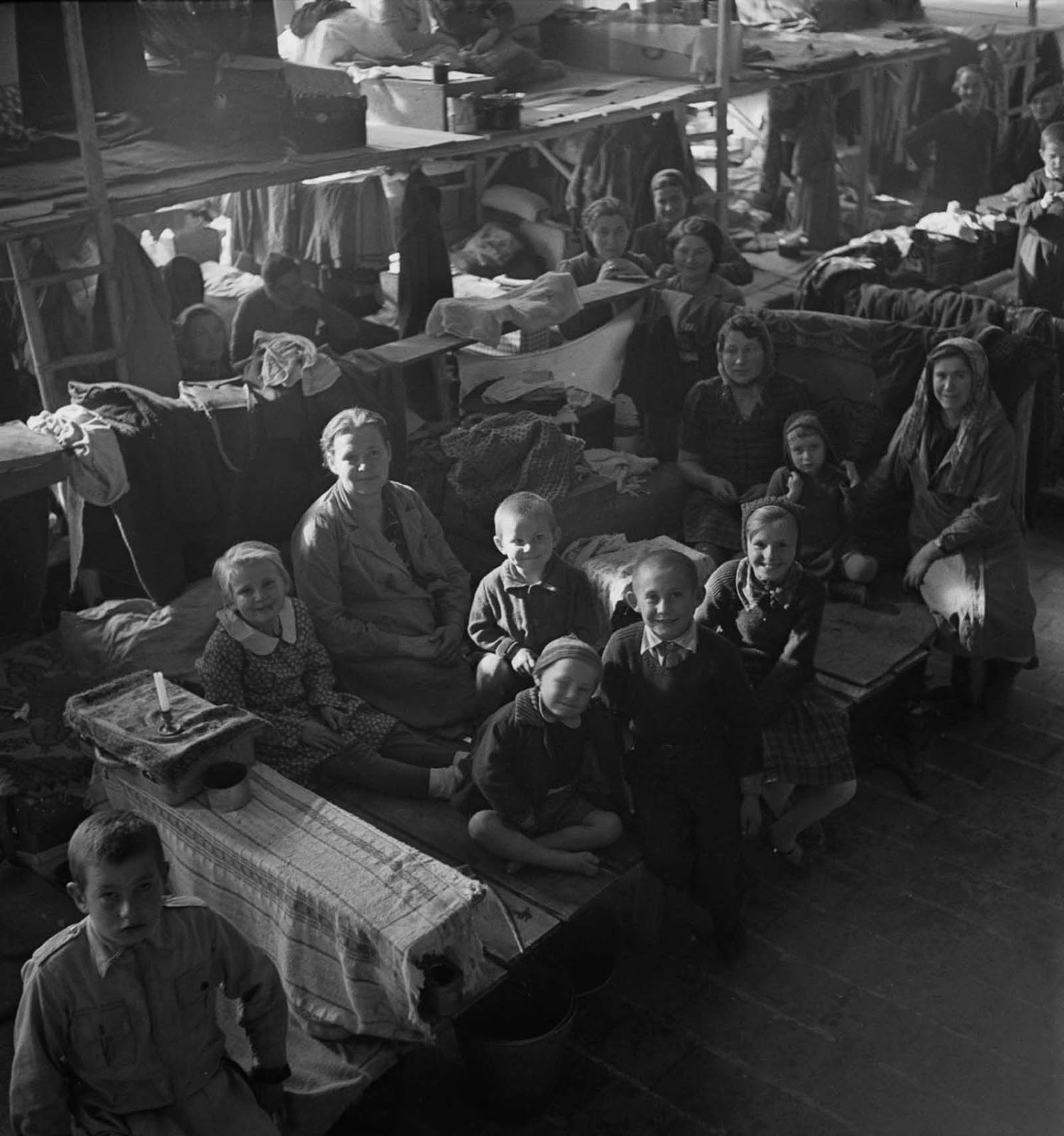 In late 1942 and early 1943, Polish camps in Iran were located at Tehran, Isfahan, Mashhad and Ahvaz.
