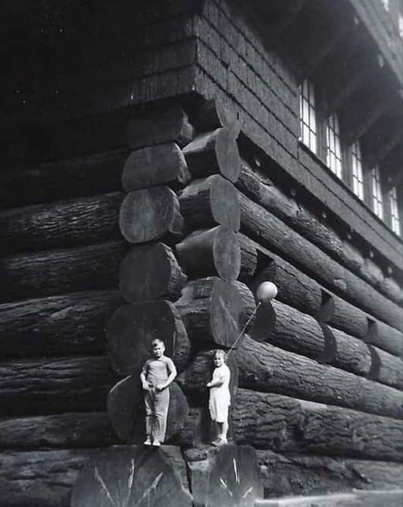 world largest log cabin portland