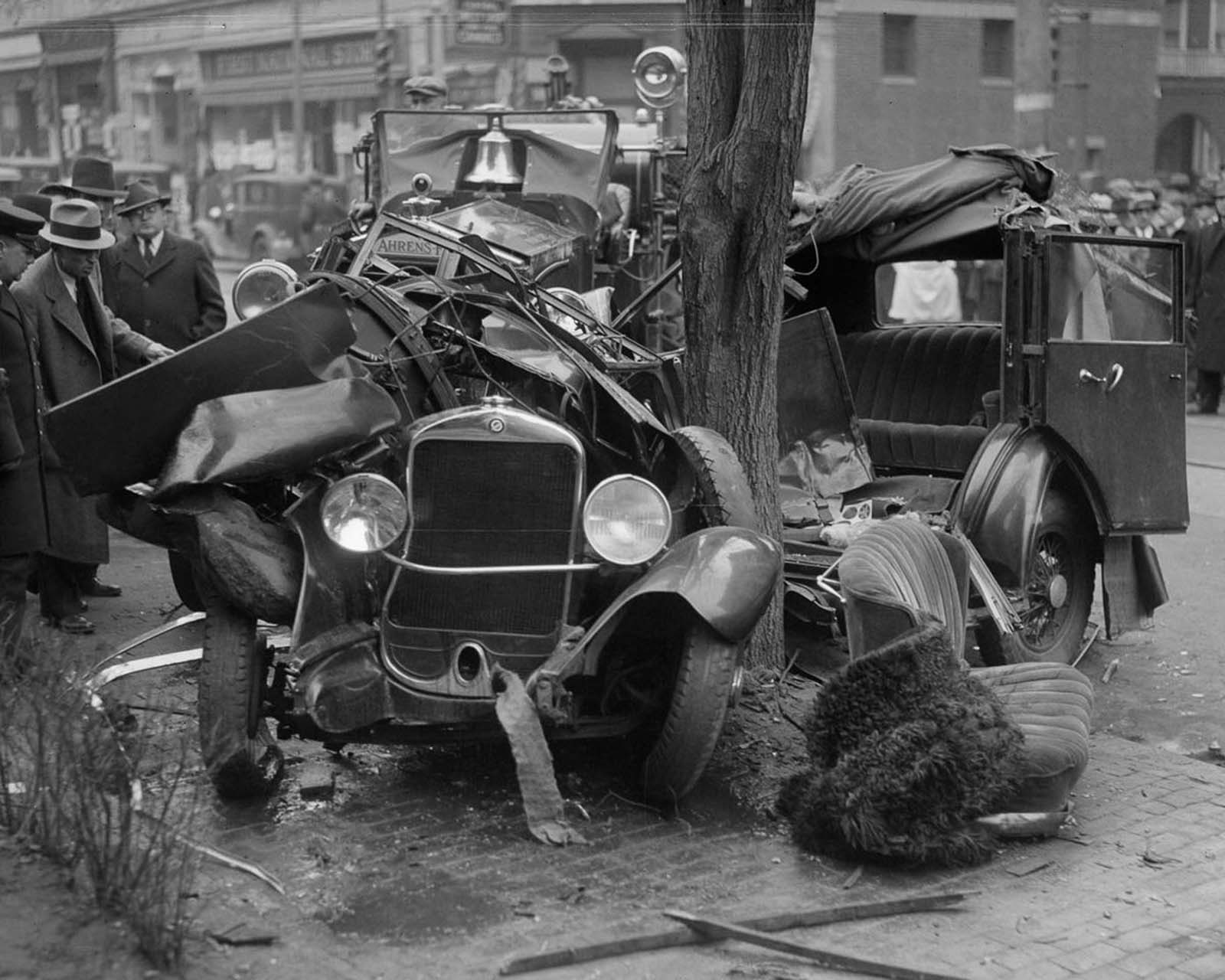 vintage photos car wrecks