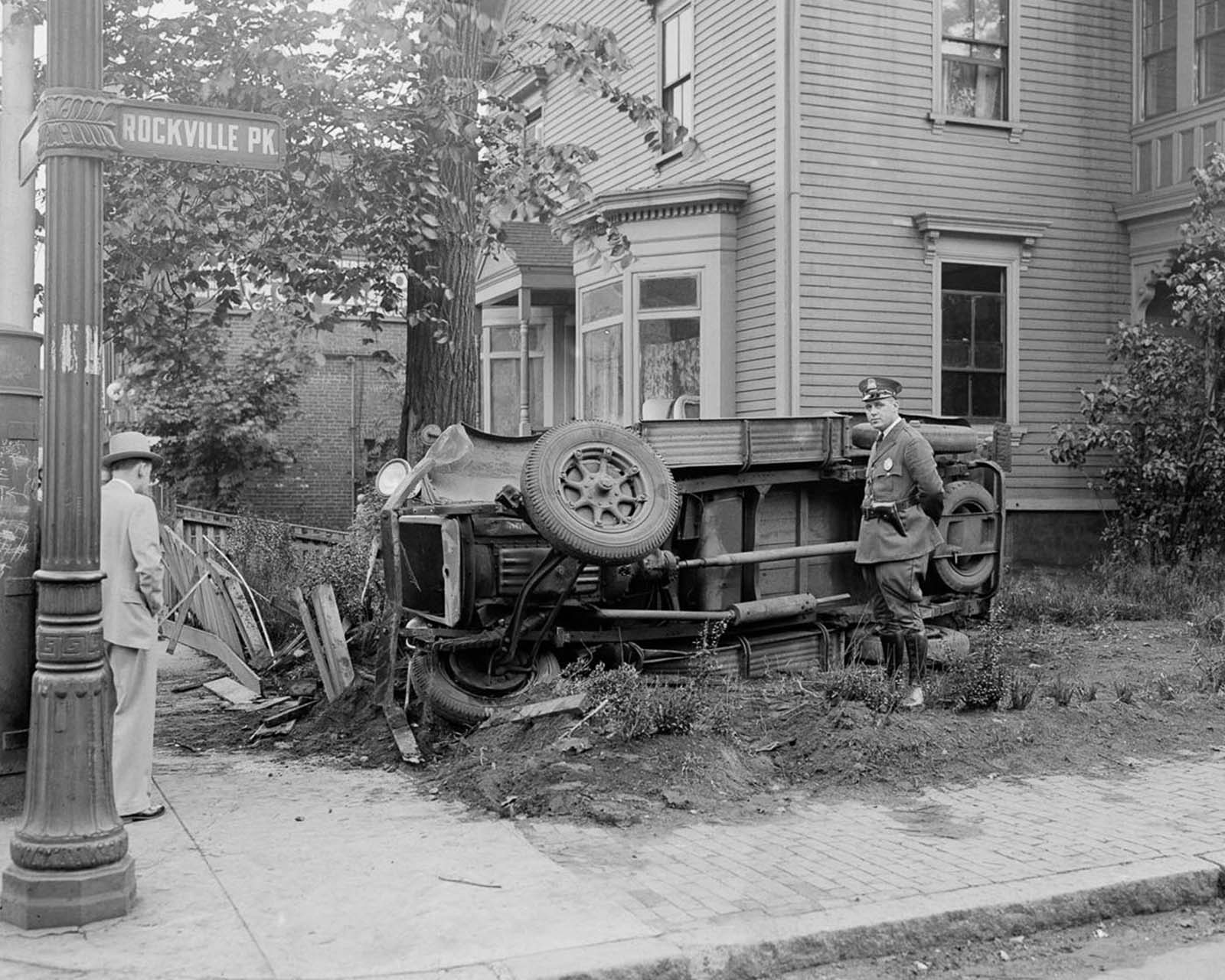 vintage photos car wrecks