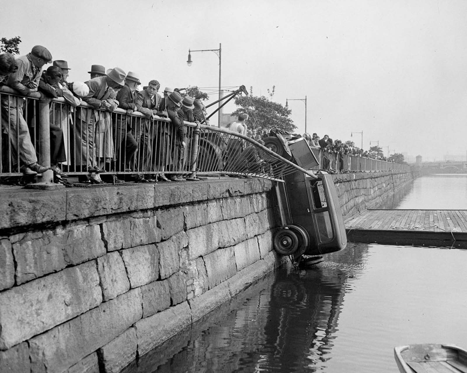 vintage photos car wrecks