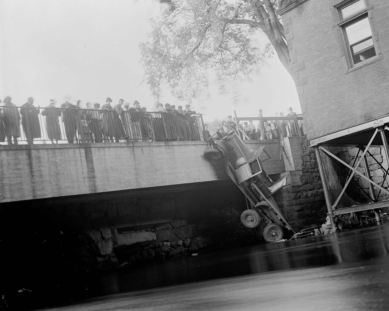 vintage photos car wrecks