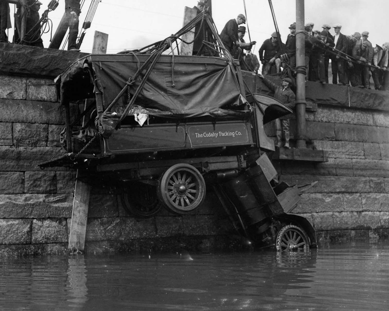 vintage photos car wrecks