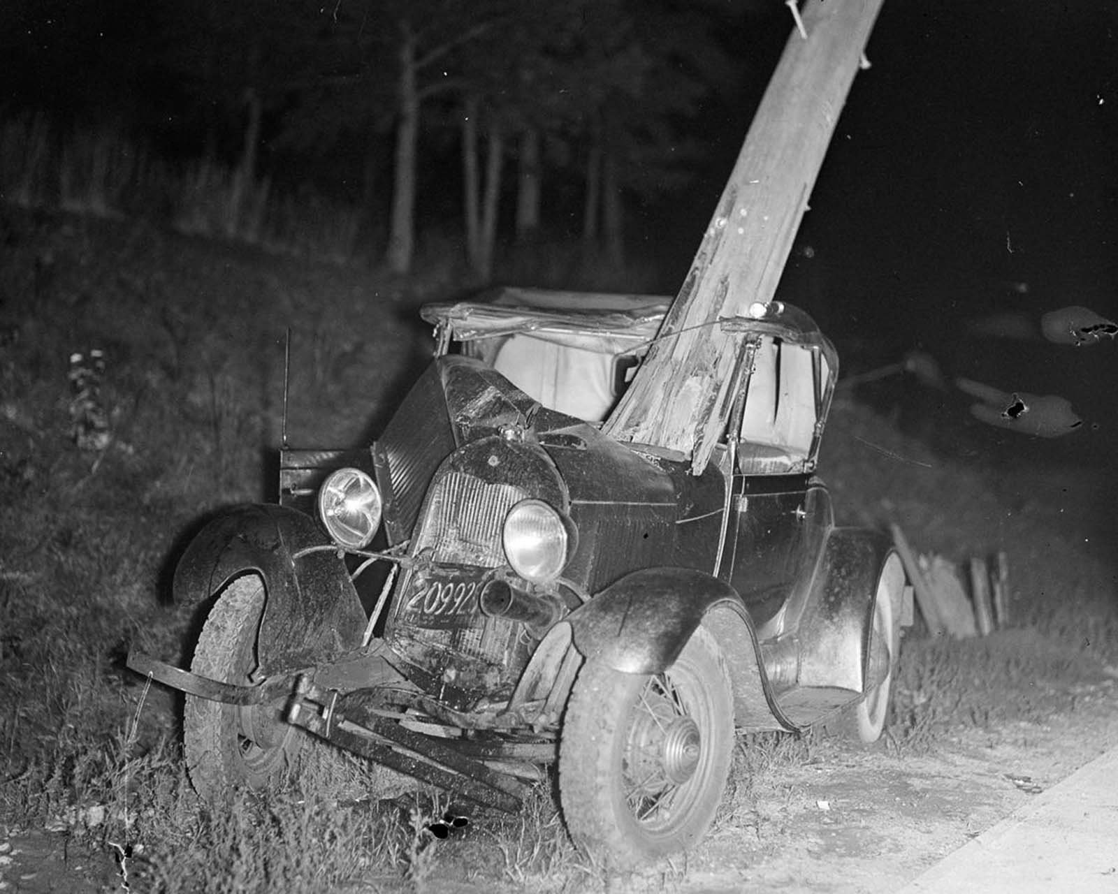 vintage photos car wrecks
