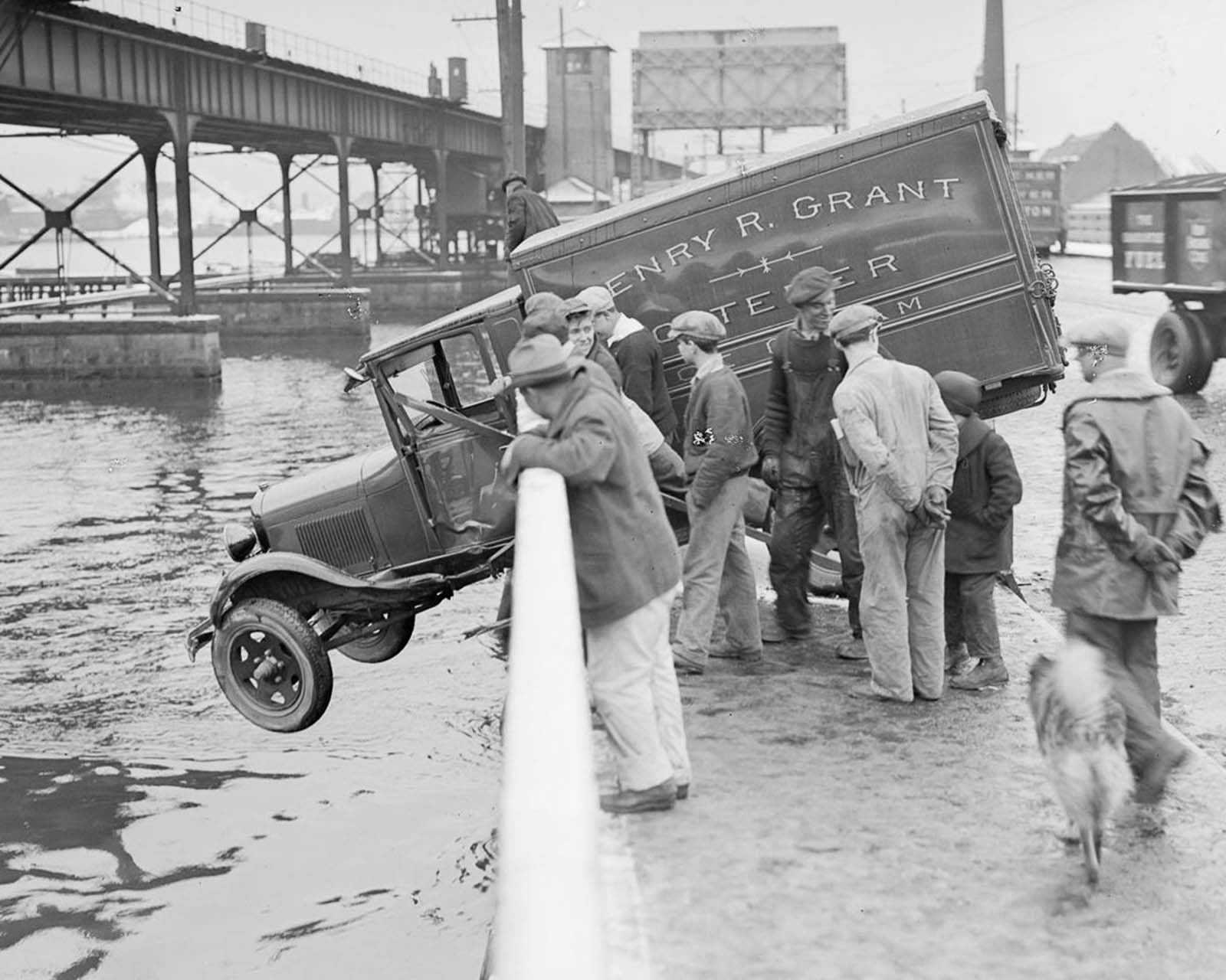 vintage photos car wrecks