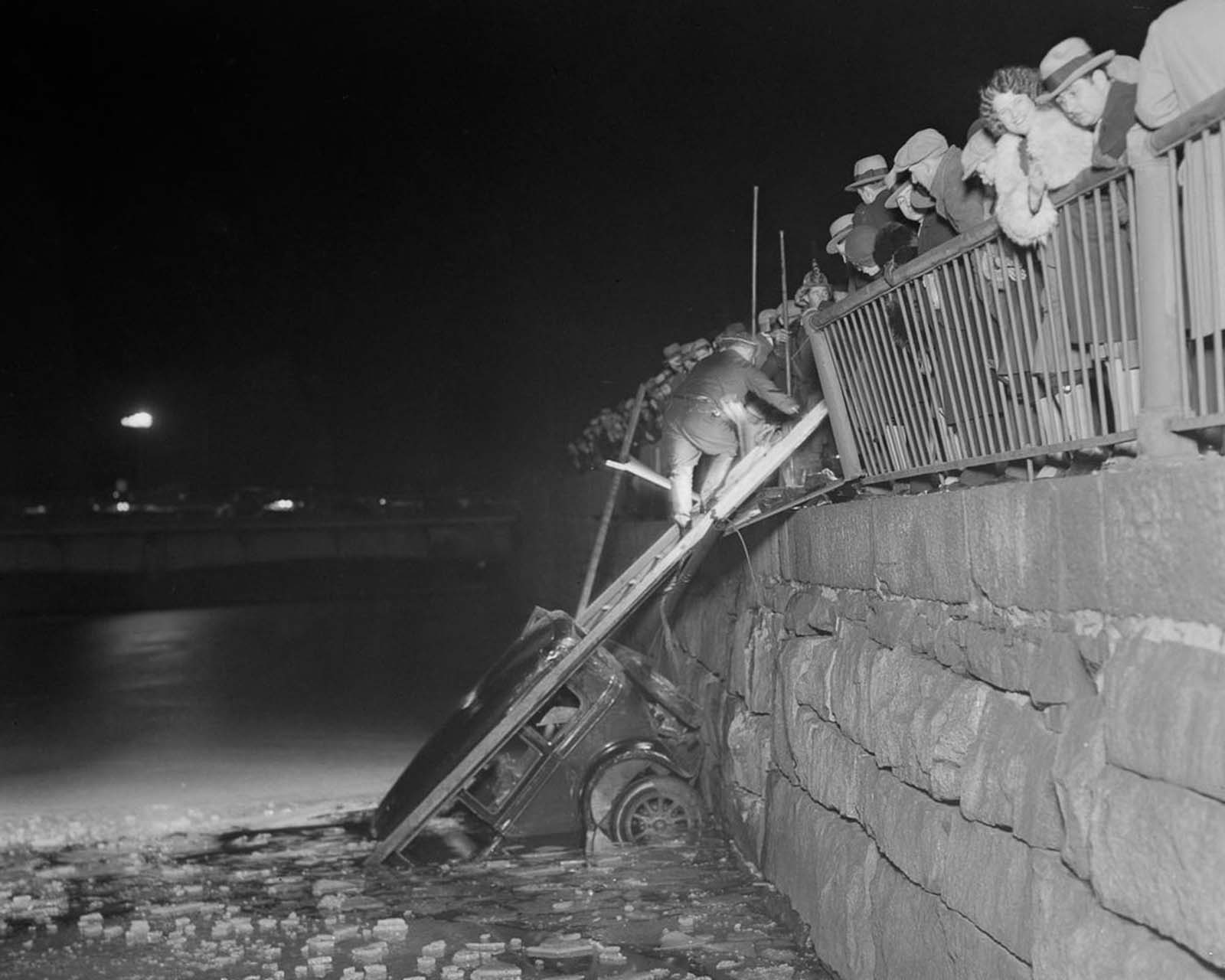 vintage photos car wrecks