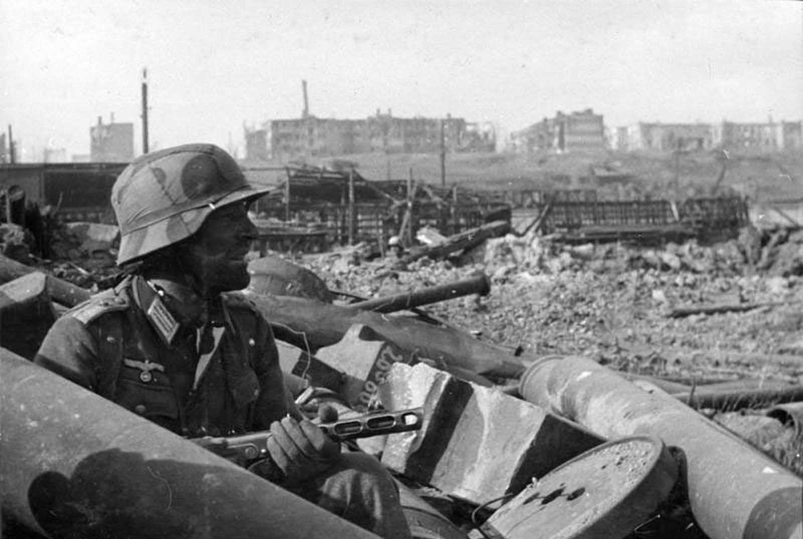 A German soldier with a machine gun during the Battle of Stalingrad, in Spring of 1942. 