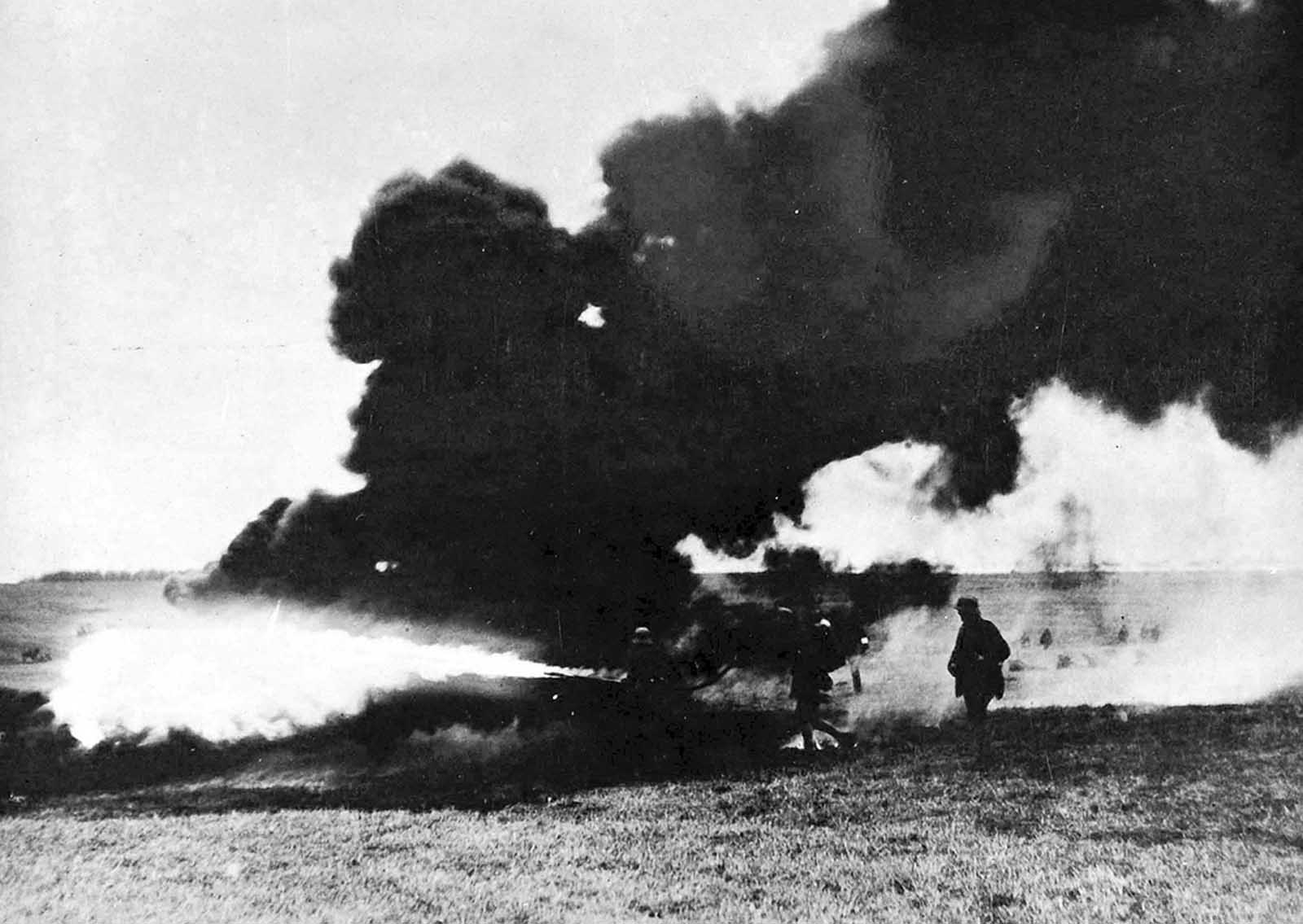 Western front, Flammenwerfers (flame throwers) in use.