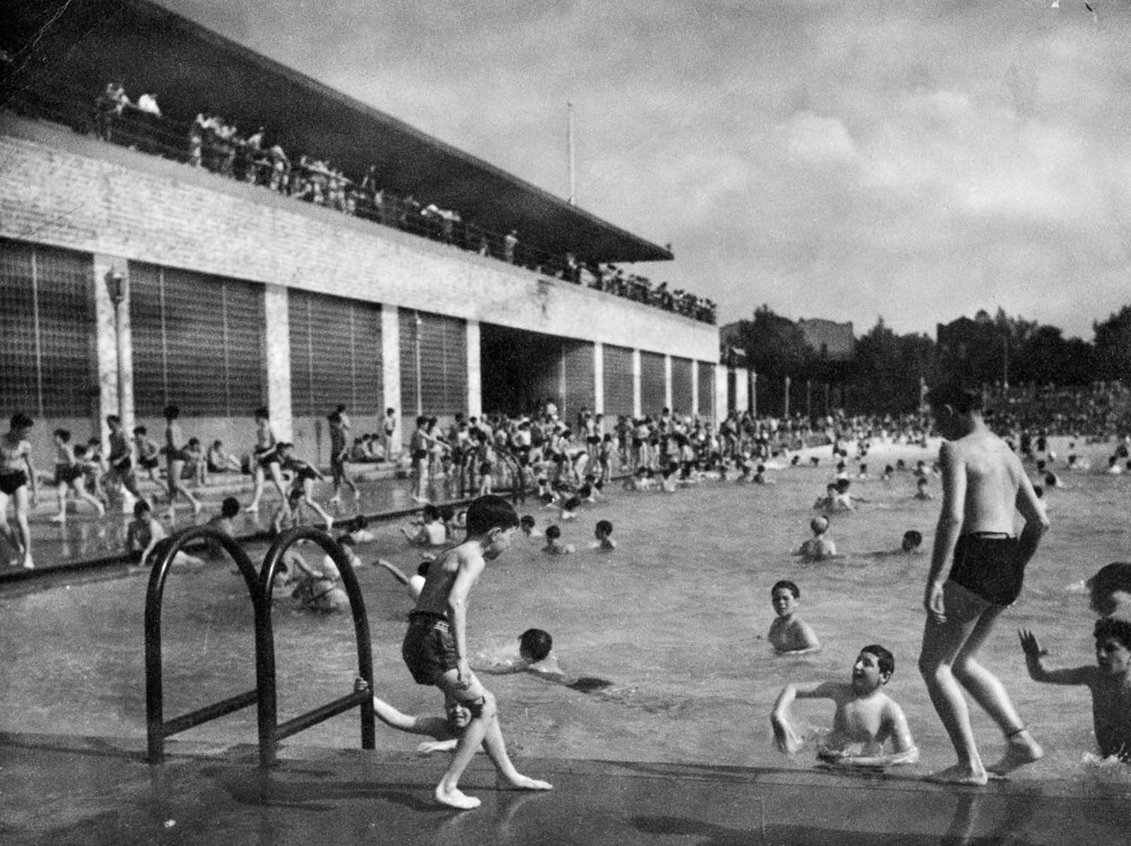new york swimming pools historical photographs