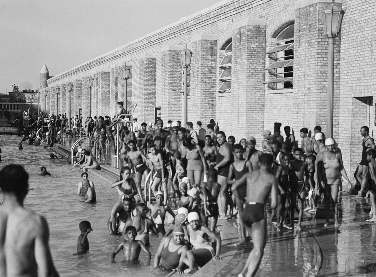 new york swimming pools historical photographs