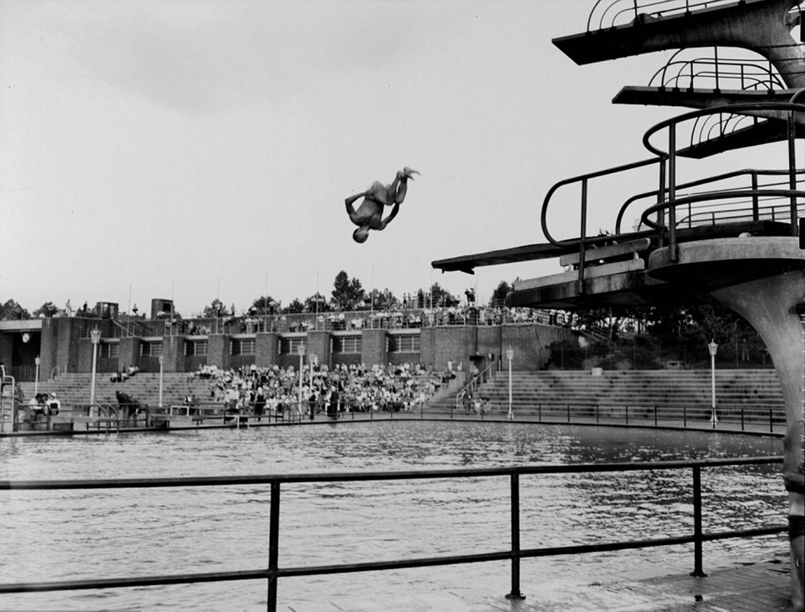 new york swimming pools historical photographs