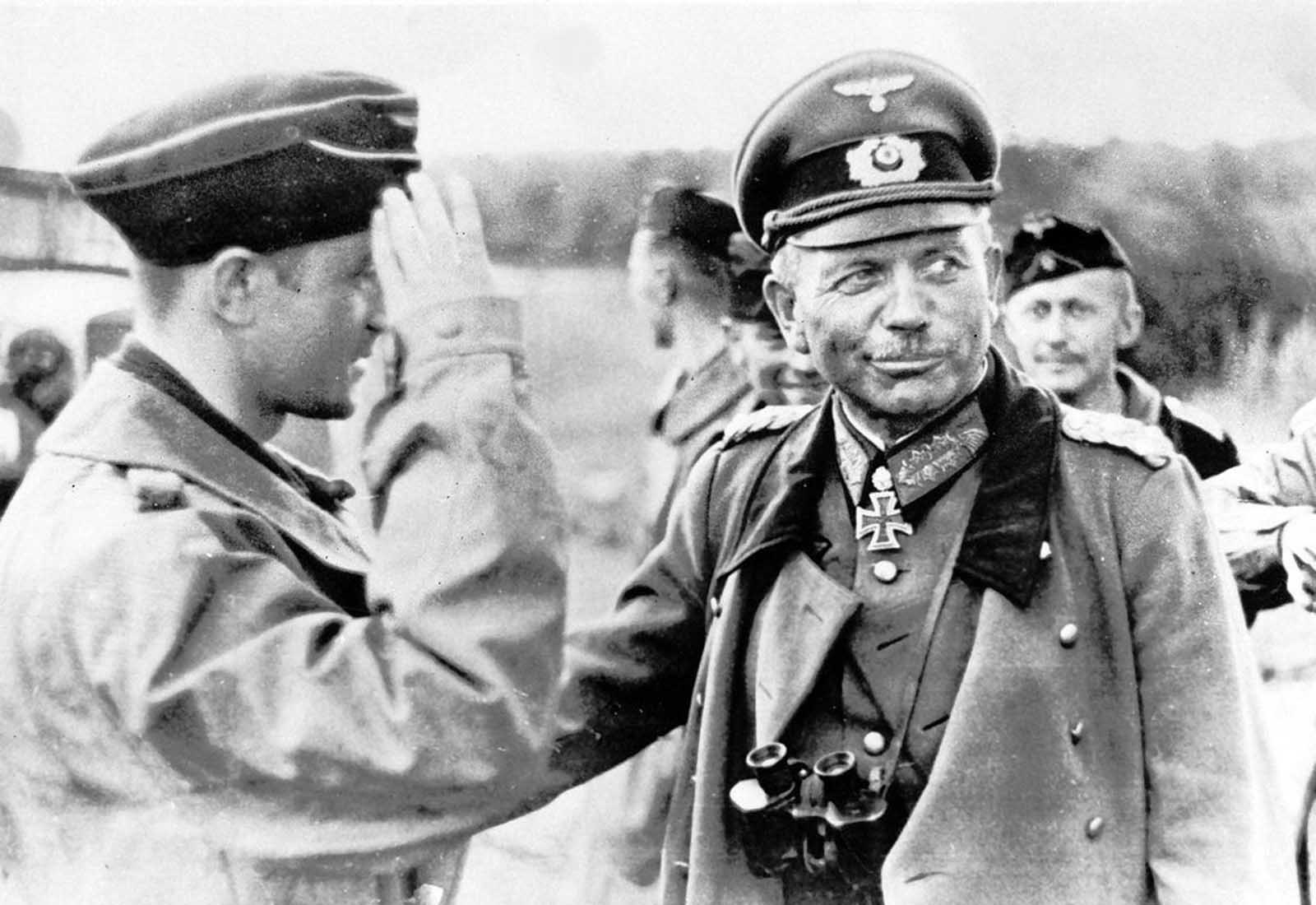General Heinz Guderian, commander of Germany's Panzergruppe 2, chats with members of a tank crew on the Russian front, on September 3, 1941.