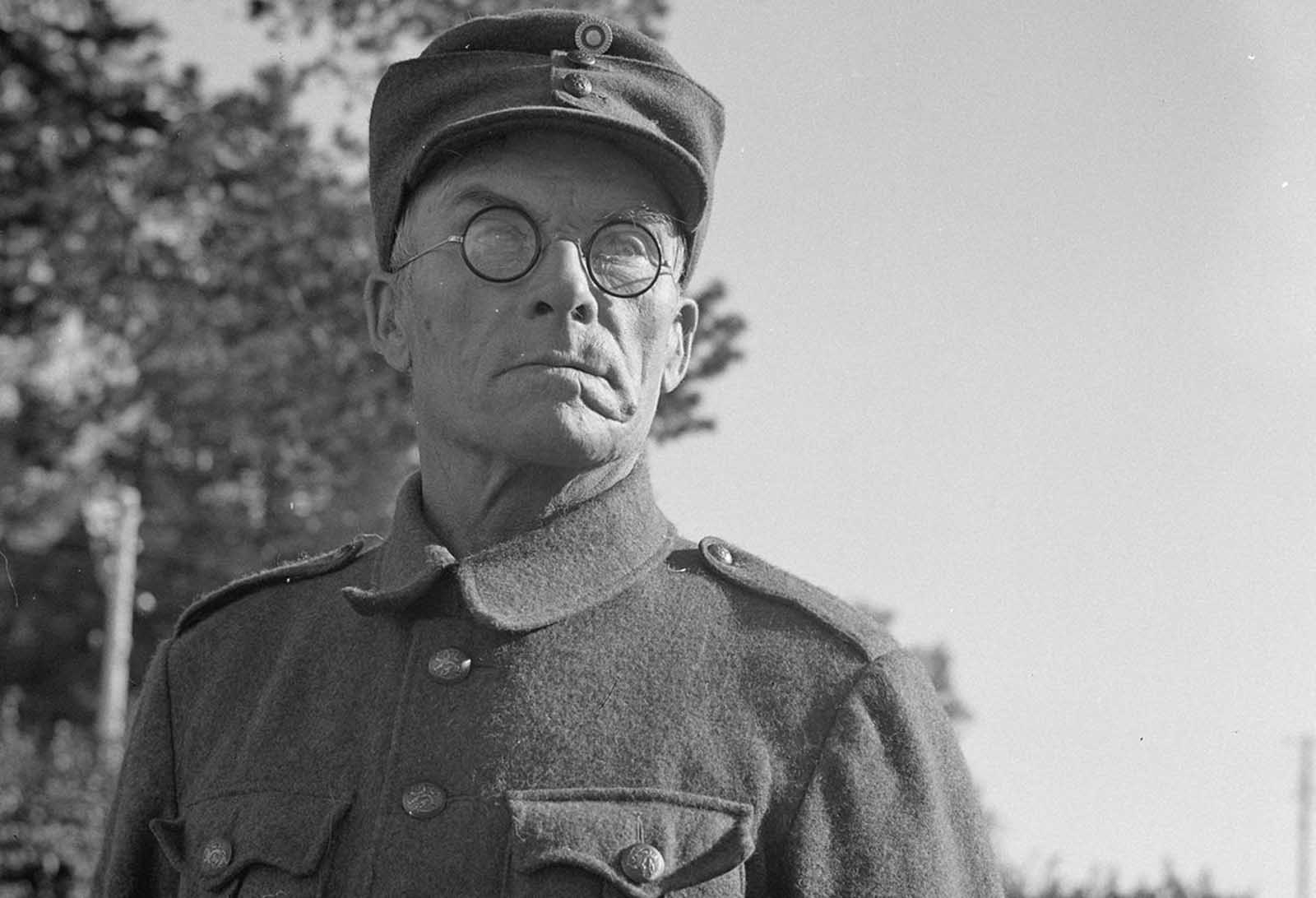 62-year-old Finnish-American volunteer soldier Hyvönen going to the front, in Mikkeli, Finland, on September 4, 1941.