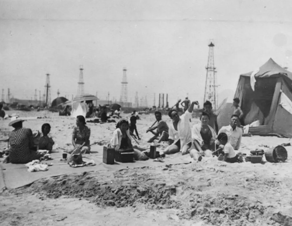 oil derricks california old photos
