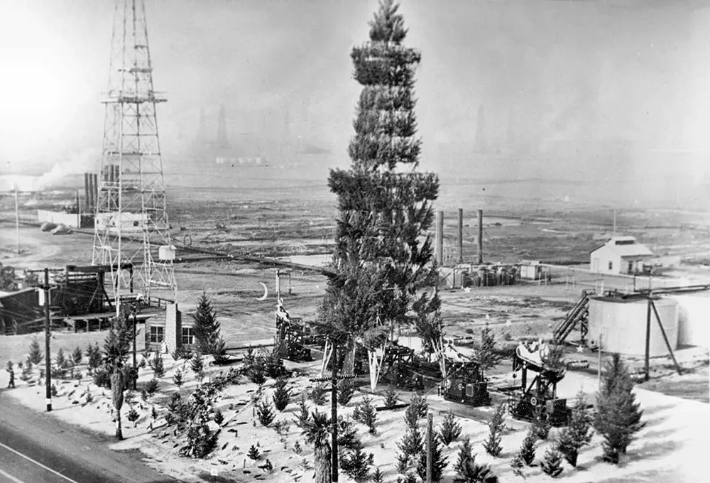 oil derricks california old photos