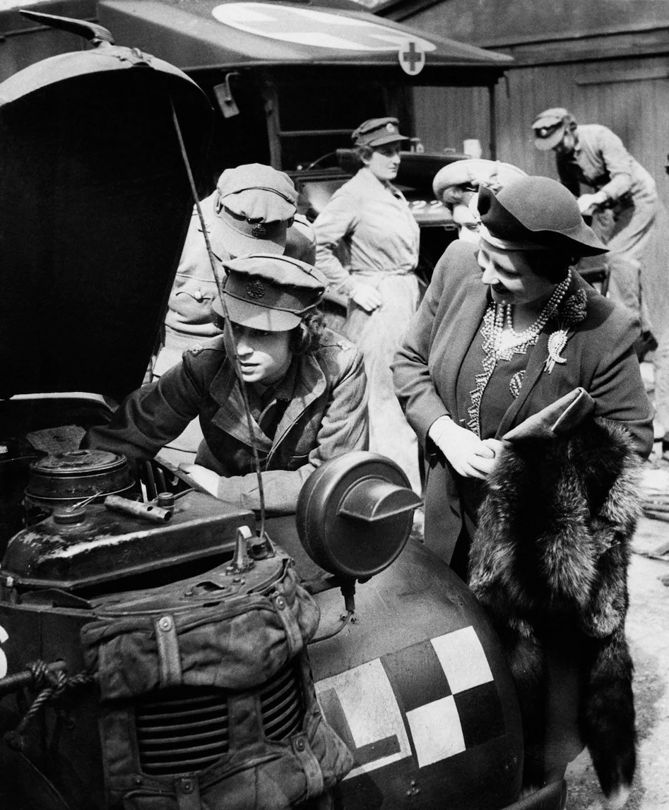 Queen Elizabeth visits her daughter.