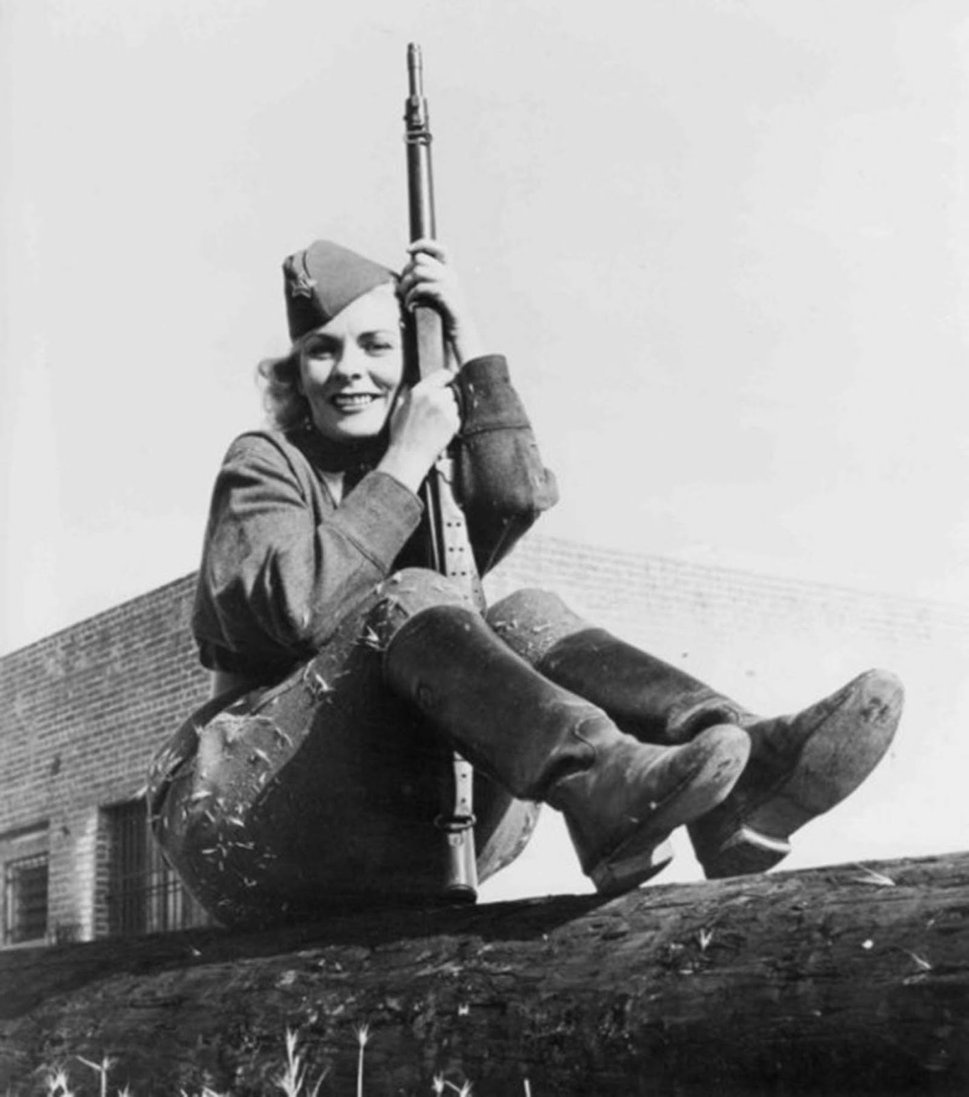 She was drafted into the Red Army in 1941 at the beginning of the Siege of Leningrad and became a sniper and a lieutenant.