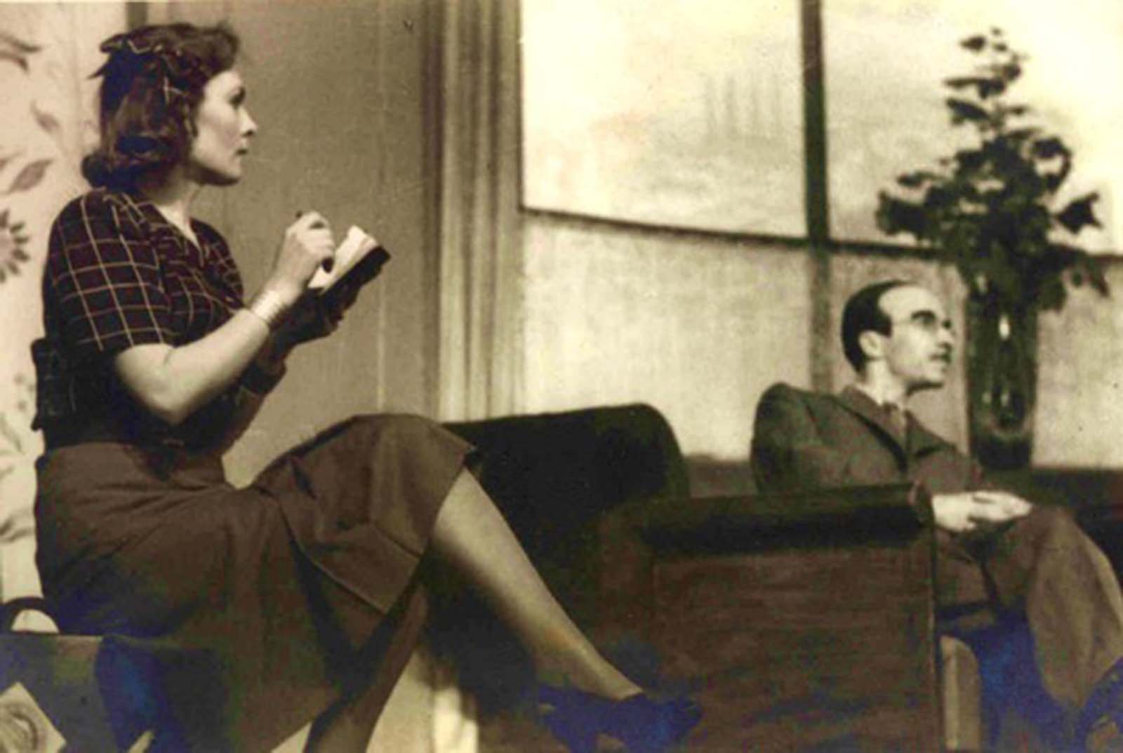 Kyra hoped to continue her theatrical career in the United States and went to several auditions but without success, mainly because of her accent. 