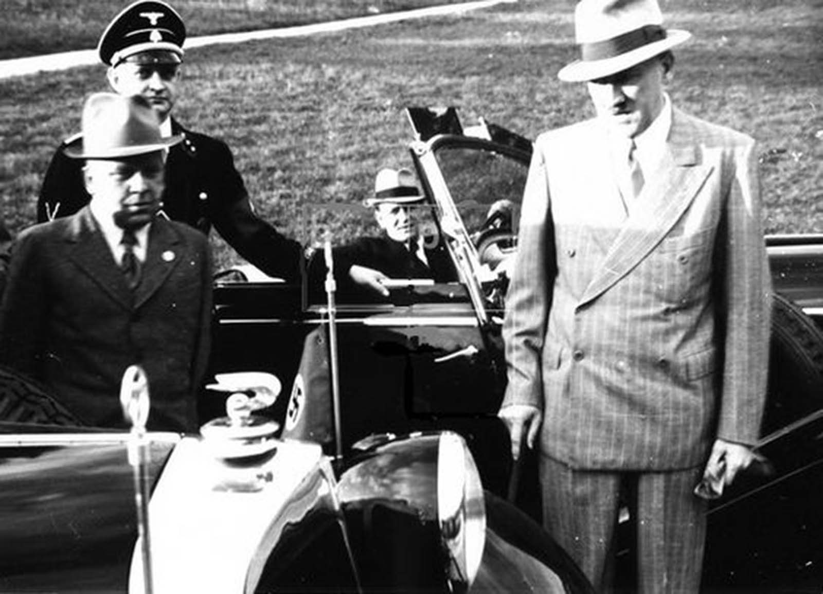Adolf Hitler and top cronies in their gangster suits right before the invasion of Poland. They wore these to look inconspicuous for a meeting at the Berghof.