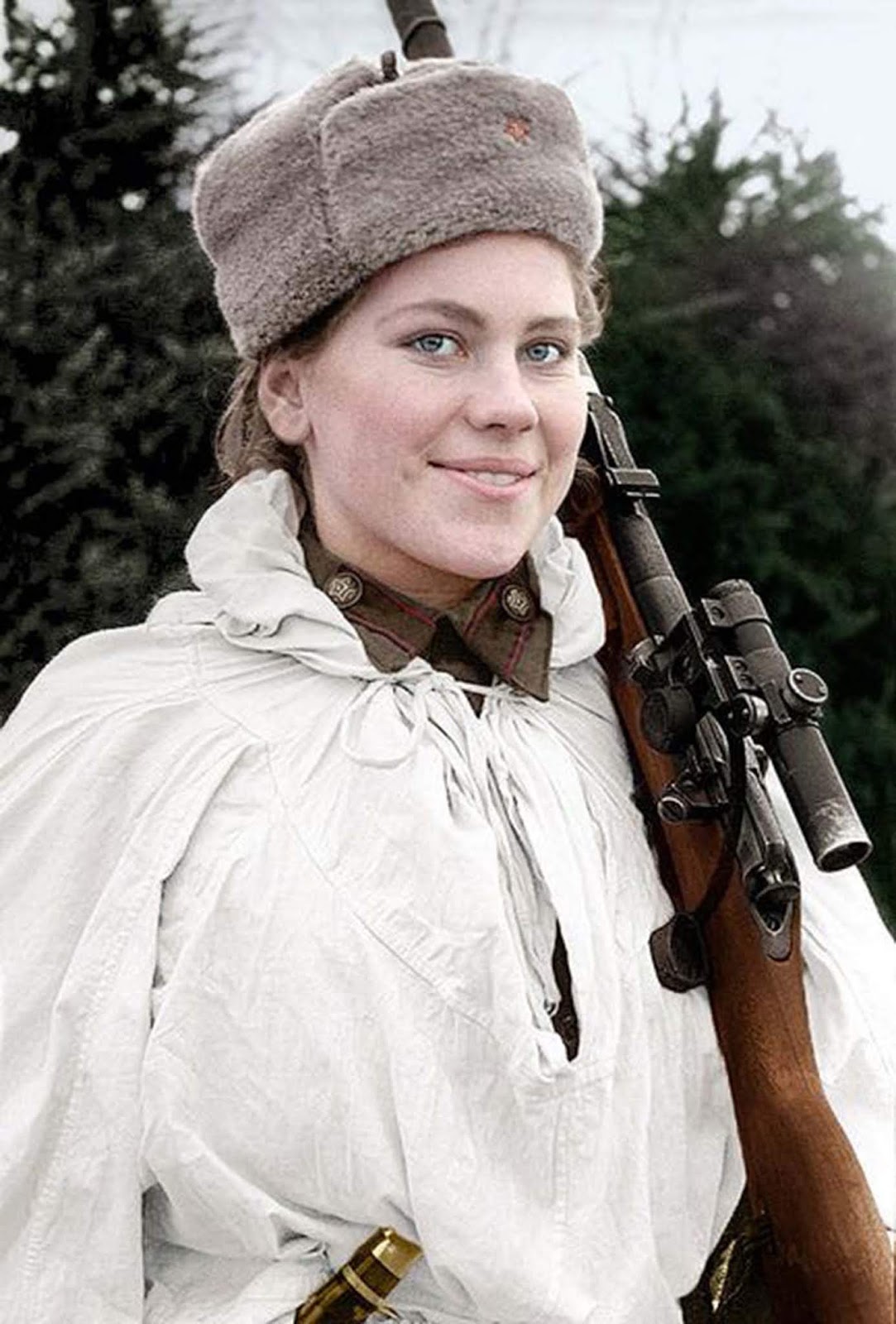 The famous sniper Roza Shanina. Nobody wore a camouflage smock better. More about here on: Smart, beautiful and deadly, 19-year-old Soviet sniper Roza Shanina had 59 confirmed kills.