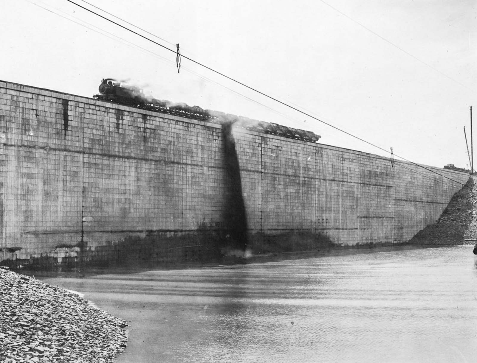 building new york water supply photographs