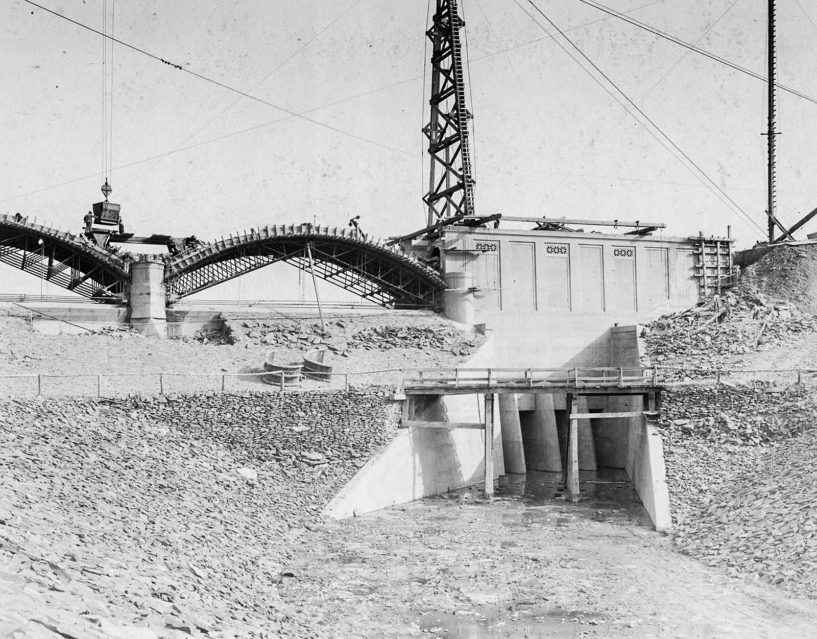 building new york water supply photographs