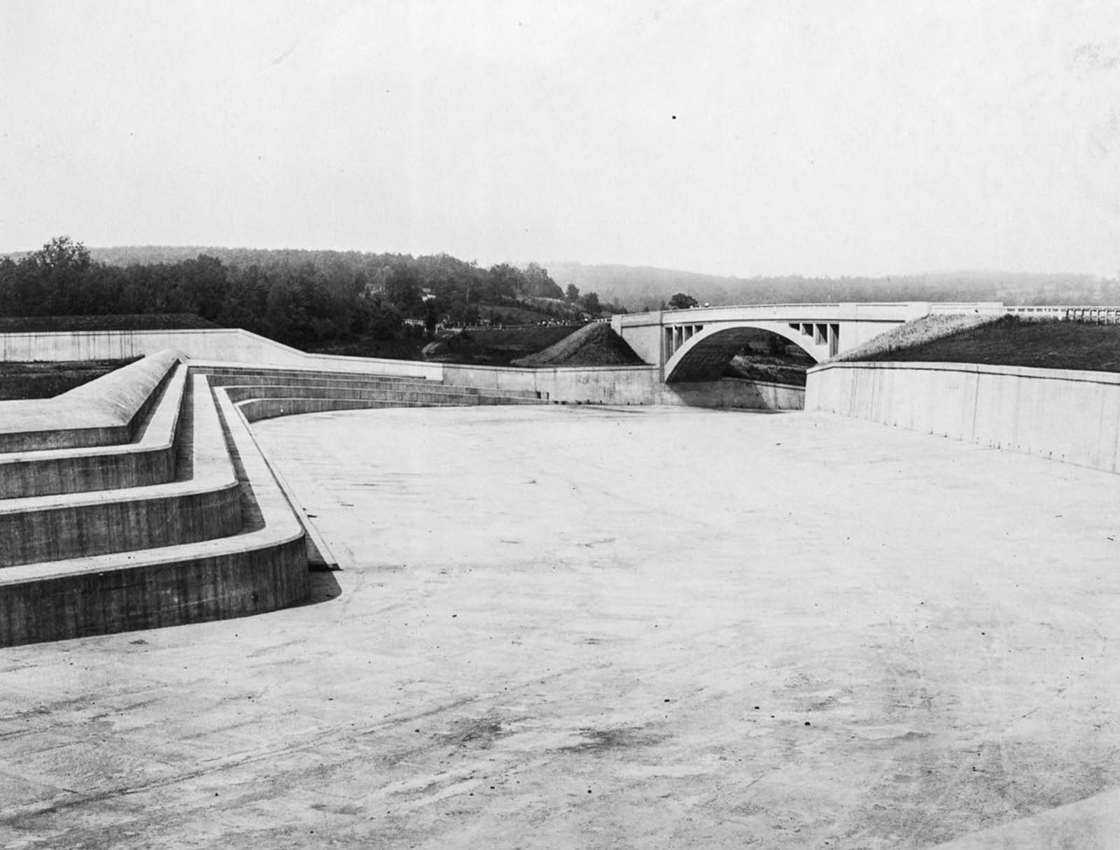building new york water supply photographs