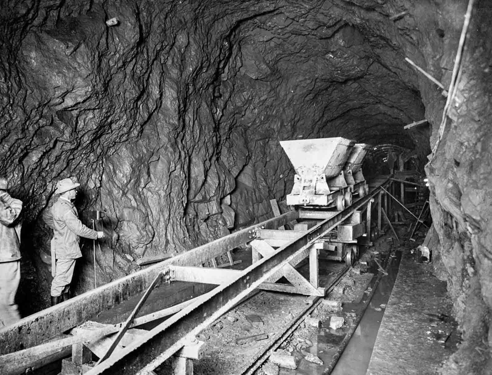building new york water supply photographs