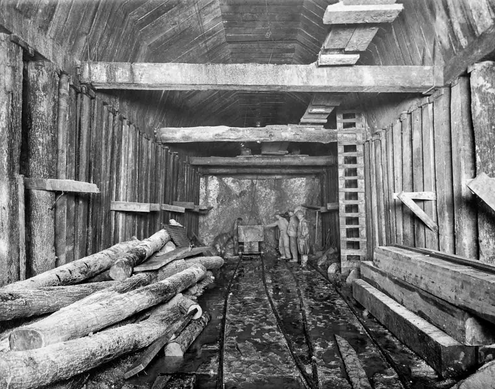 building new york water supply photographs