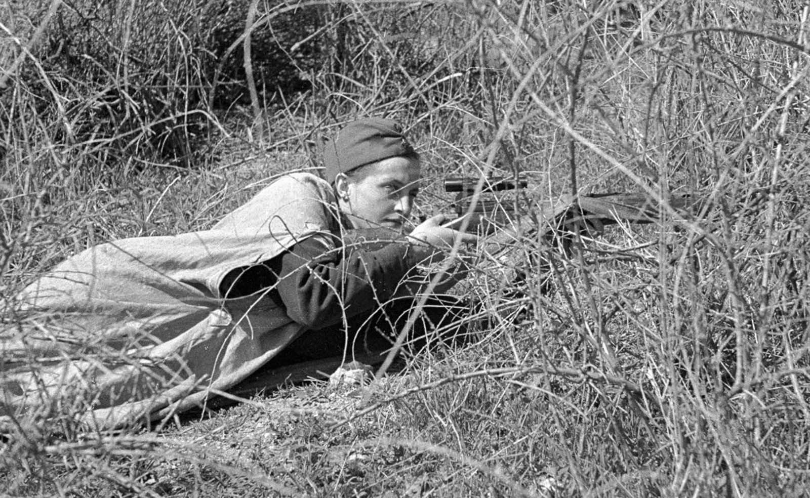 Lyudmila Pavlichenko in combat at Sevastopol. June, 1942.