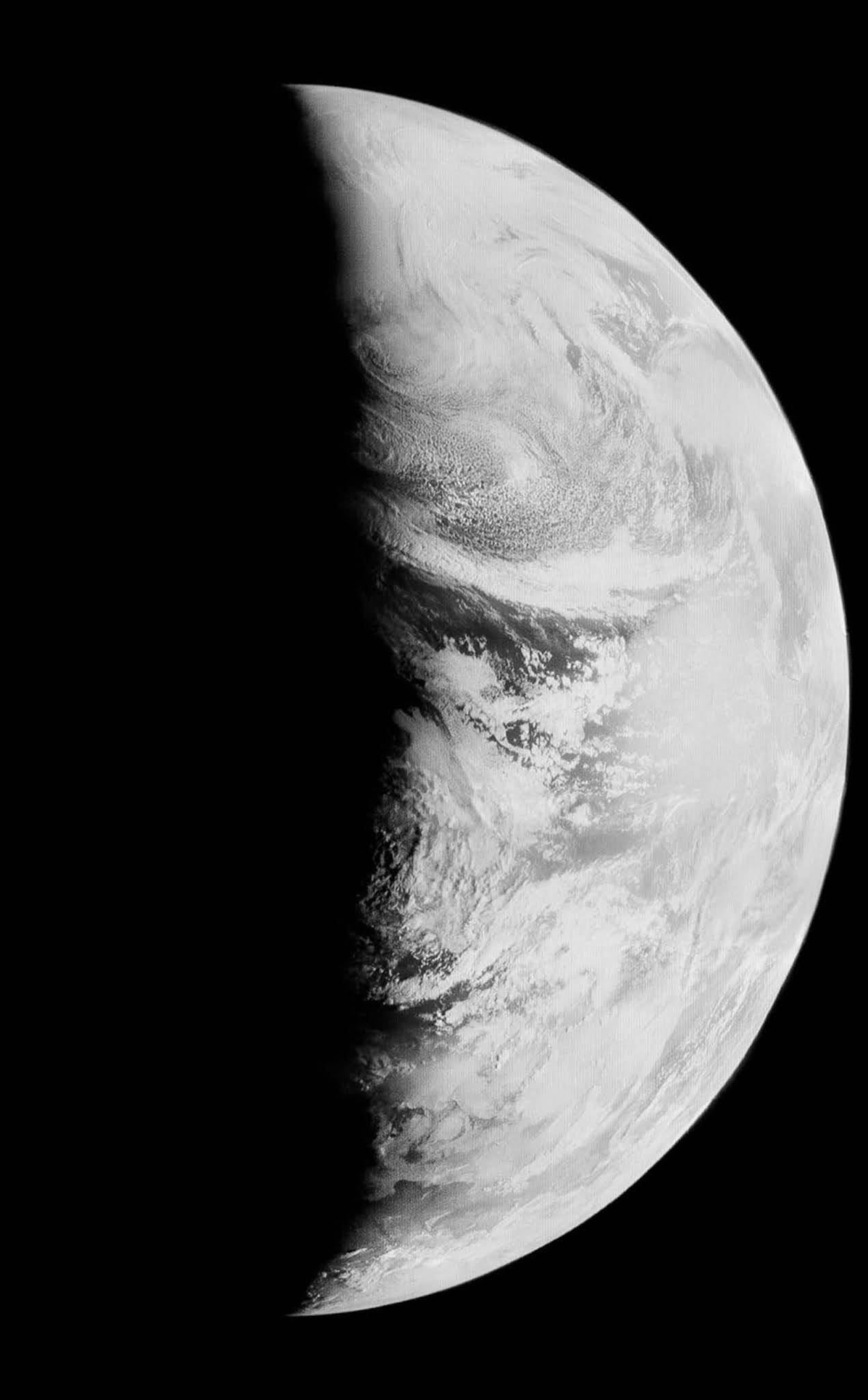 first photo earth from the moon