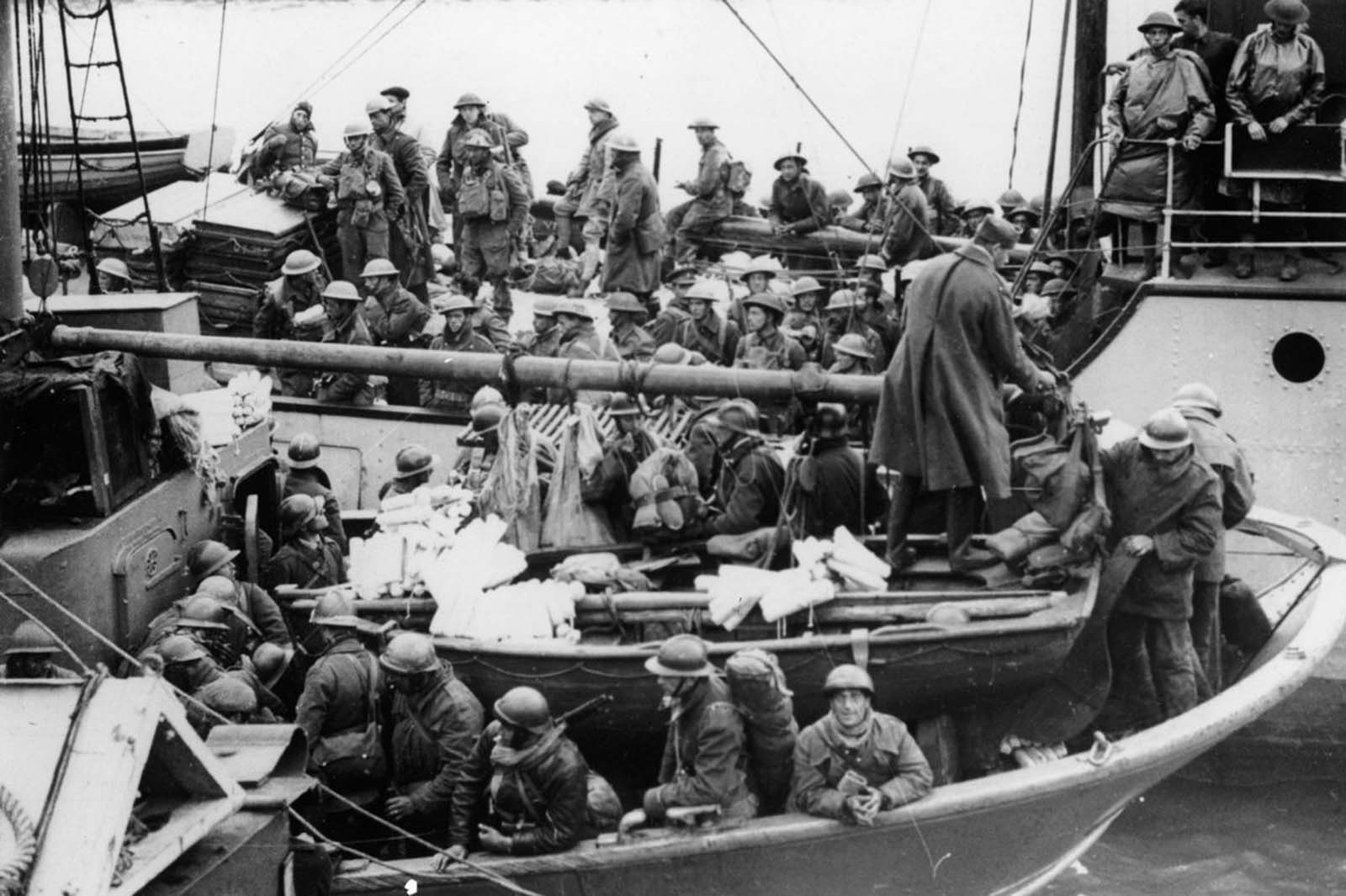British and French soldiers arrive safely at a British port.