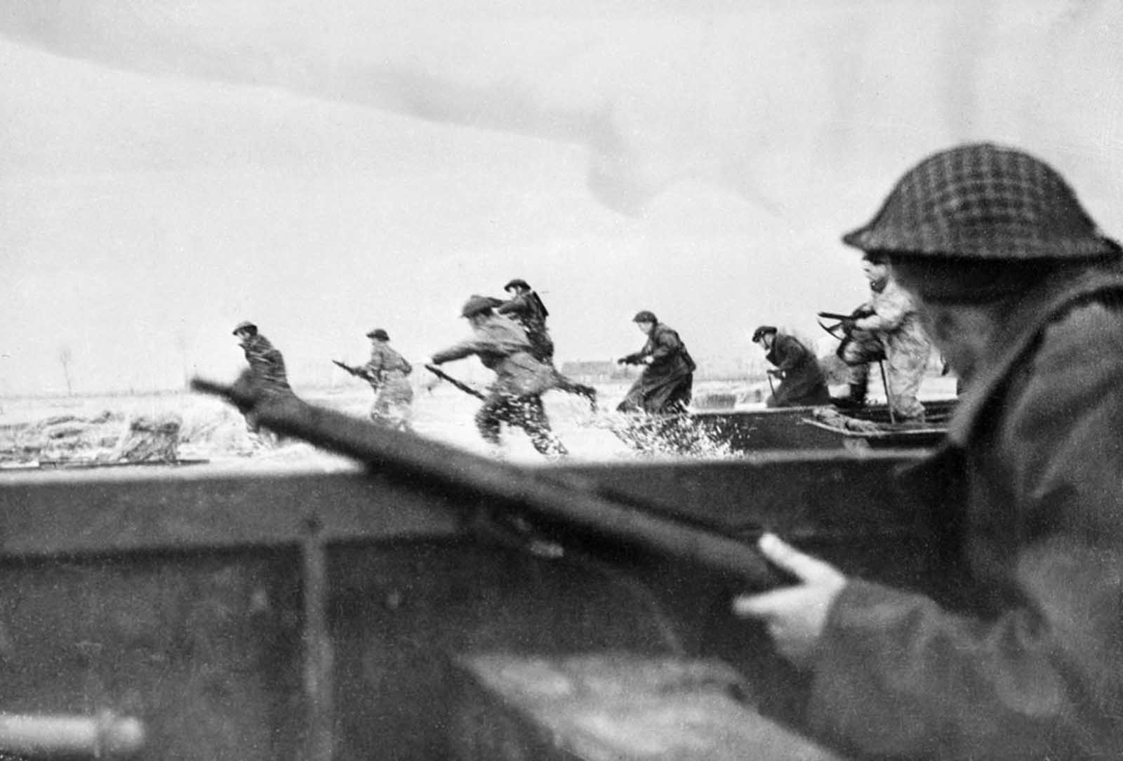 Canadian soldiers land on Courseulles Beach in Normandy, on June 6, 1944 as Allied forces storm the Normandy beaches on D-Day, June 6, 1944.