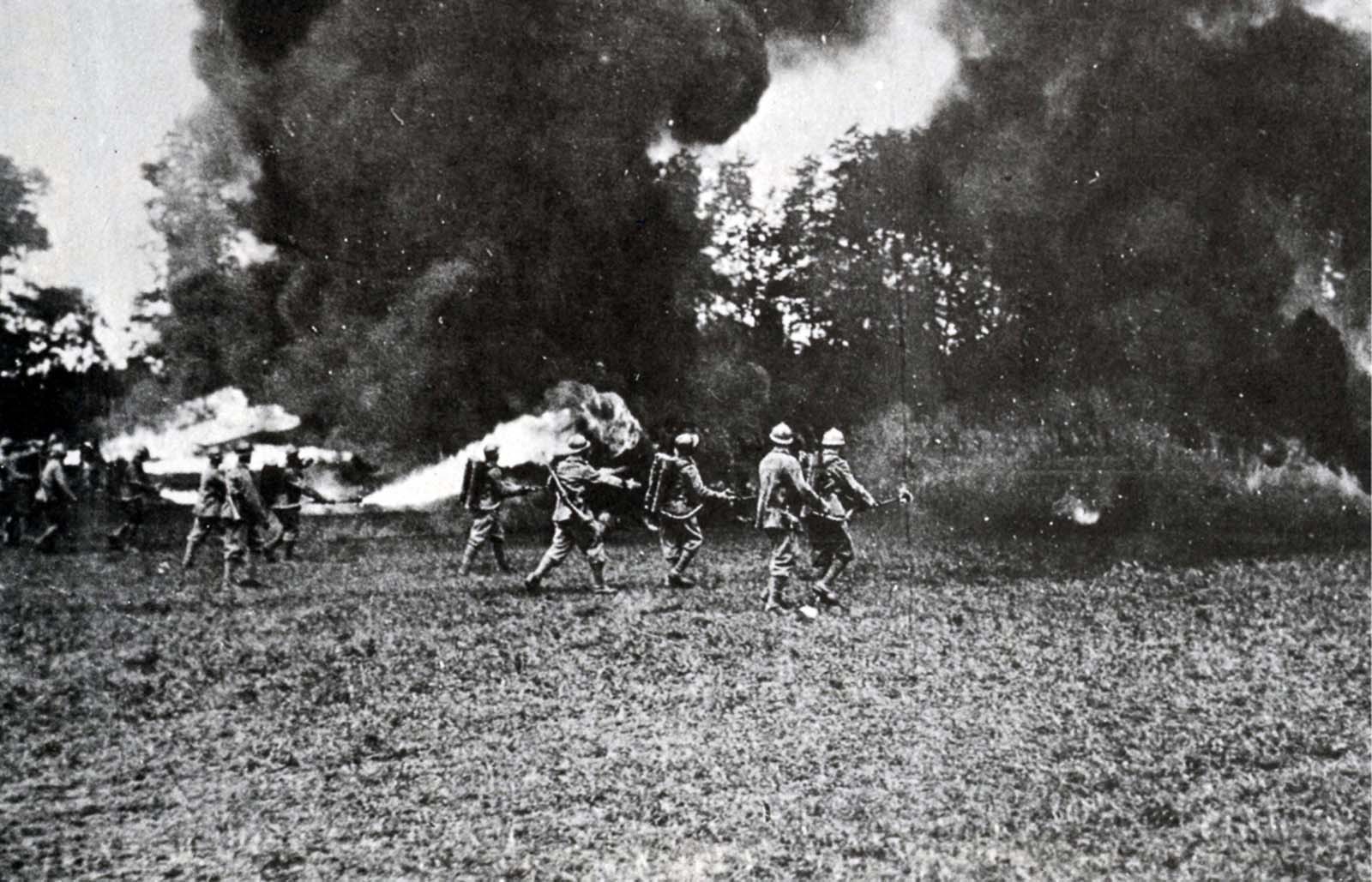Italian special forces assault an Austrian trench. 1918.