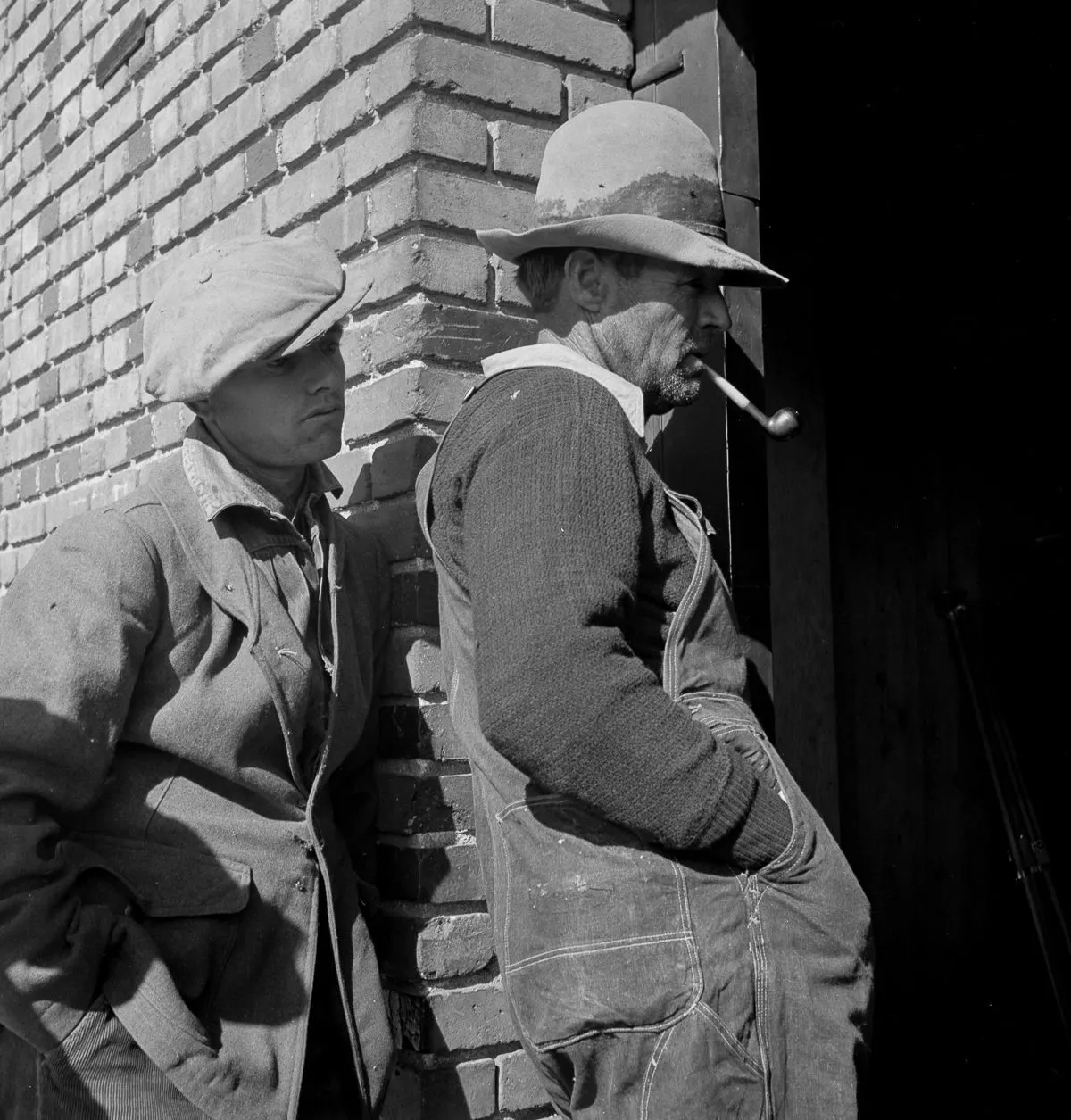 poor-great depression families waitig for aid