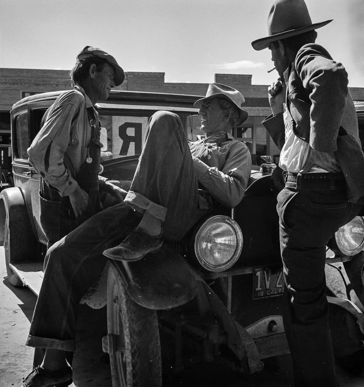 poor-great depression families waitig for aid
