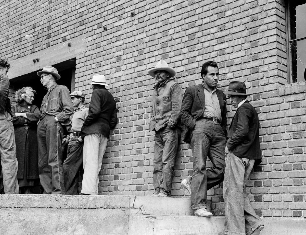 poor-great depression families waitig for aid