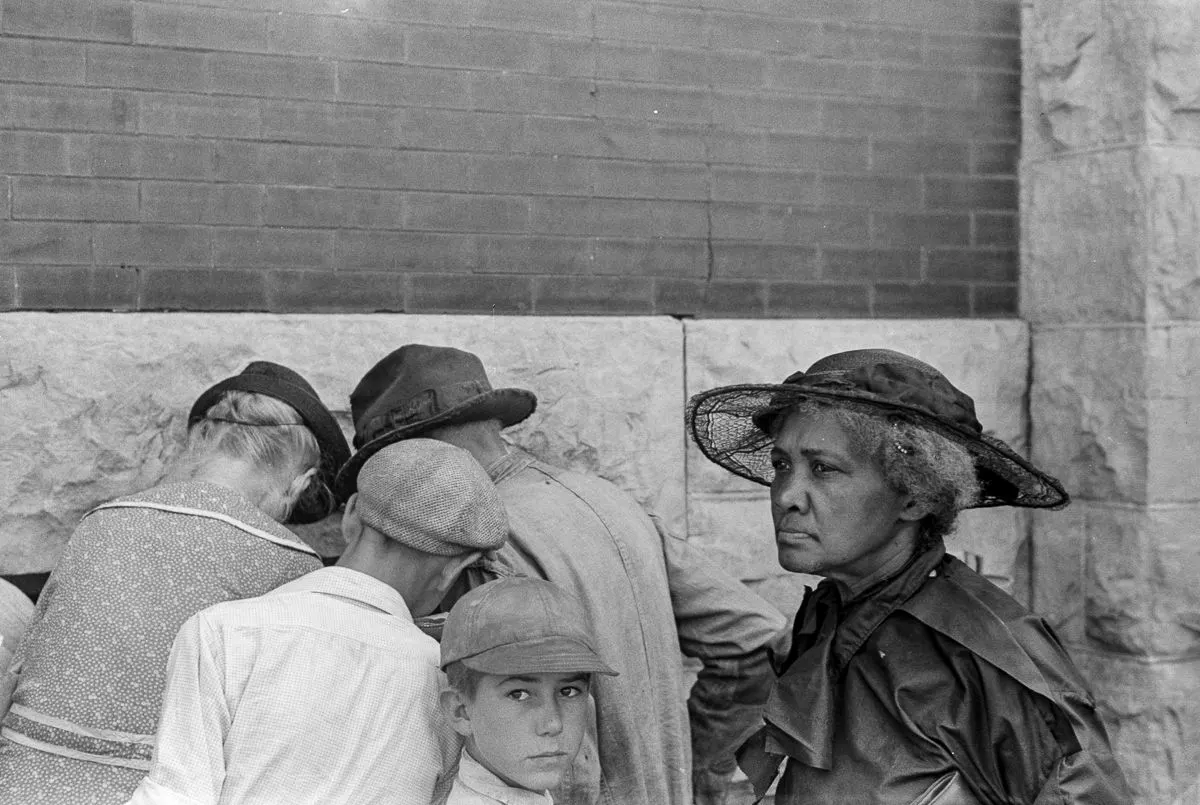 poor-great depression families waitig for aid