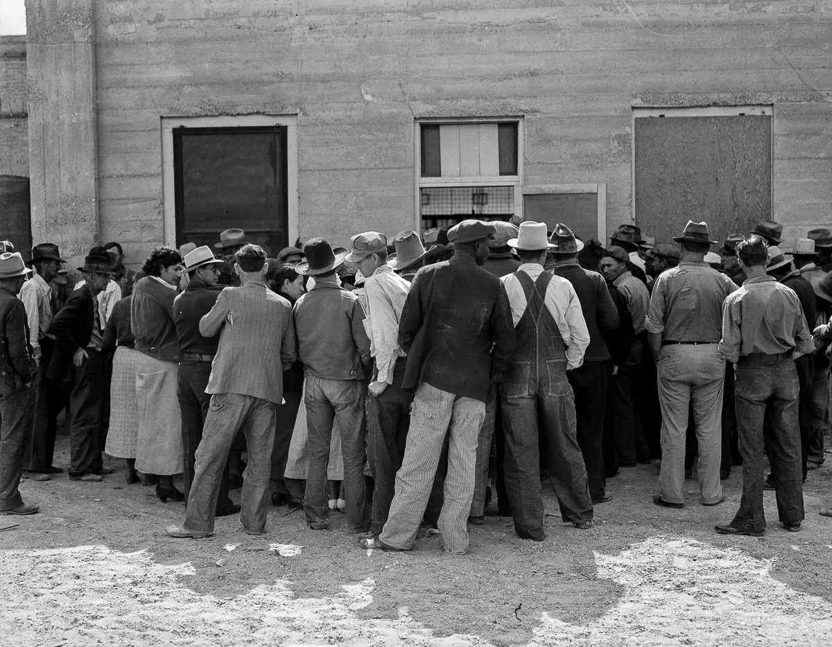 poor-great depression families waitig for aid