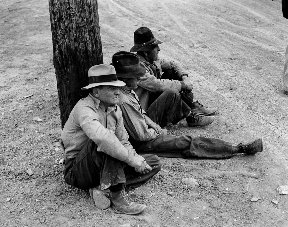 poor-great depression families waitig for aid
