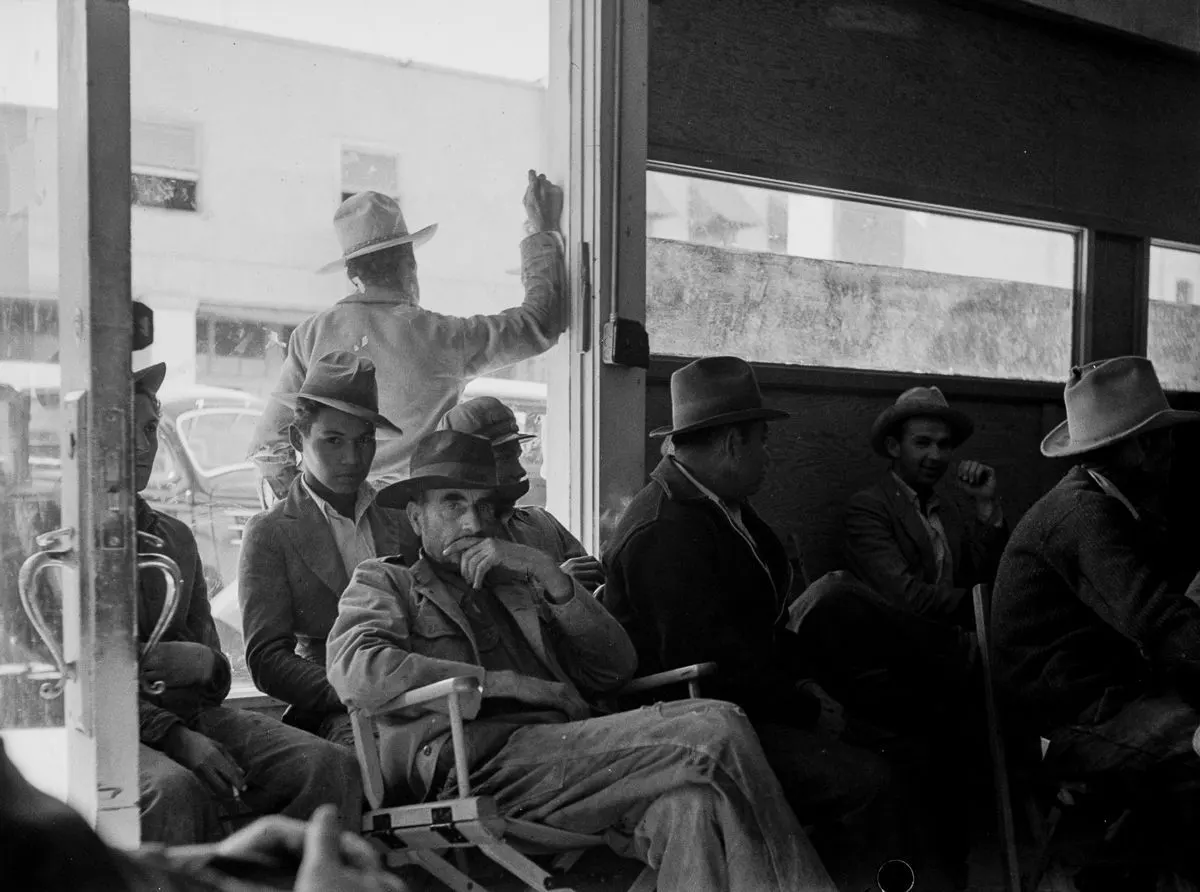 poor-great depression families waitig for aid