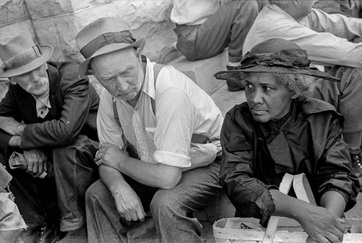 poor-great depression families waitig for aid