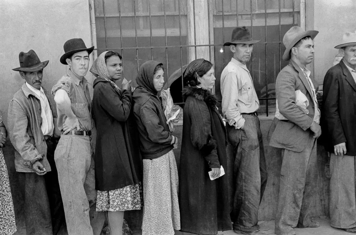 poor-great depression families waitig for aid