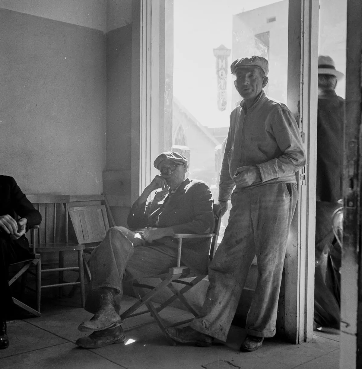 poor-great depression families waitig for aid
